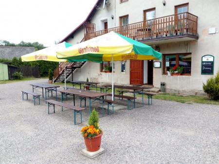 Balkón apartmánu a zahrádka hostince